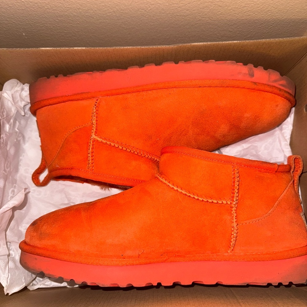 UGG